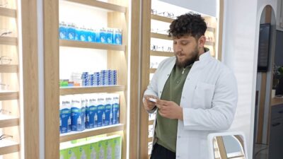 Kontak lens kullanımı son yıllarda giderek artıyor. Optisyen Bilal Emre