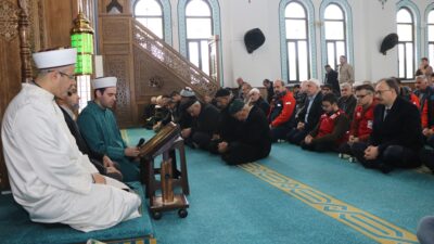 6 Şubat depremlerinde şehit düşen vatandaşlar için Kuranı Kerim ve