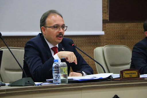 Vali ve Belediye Başkan Vekili Dr. Kemal Kızılkaya, il merkezinde