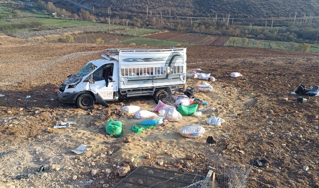 Siirt’te Trafik Kazası: Eruh Kavakgölü Mevkiinde 1 Yaralı Siirt’in Eruh ilçesi Kavakgölü mevkisinde meydana gelen trafik kazasında bir