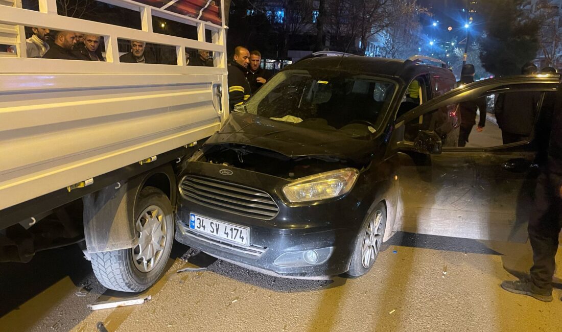 Güres Caddesinde Trafik Kazası: 1 Yaralı Akşam saatlerinde Siirt'te meydana gelen trafik kazasında bir kişi hafif