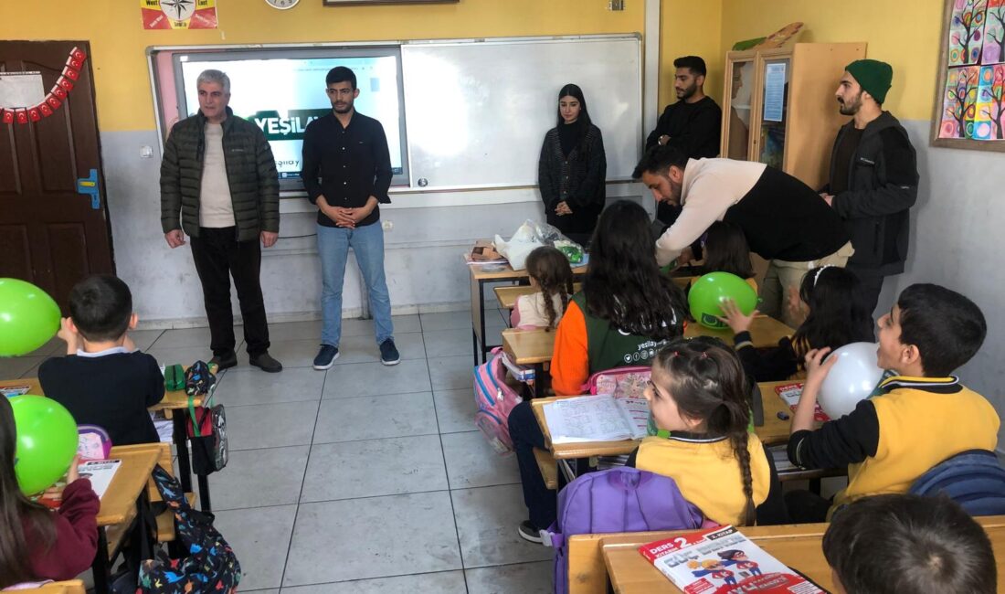 Siirt’te Etkinlikler Başladı! Yeşilay Haftası’nda Bağımlılıkla Mücadele Eğitimi Yeşilay Haftası etkinlikleri başladı. Kutlamalar kapsamında Yeşilay gönüllüsü üniversiteli gençler,