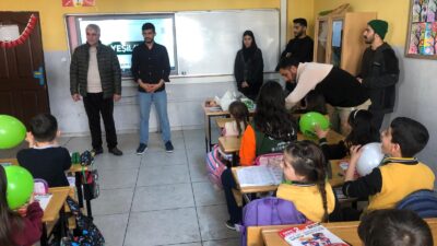 Yeşilay Haftası etkinlikleri başladı. Kutlamalar kapsamında Yeşilay gönüllüsü üniversiteli gençler,