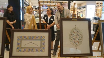 Seramik ve tezhip sanatçısı Siirt'in Renkler” adıyla açtığı sergi büyük