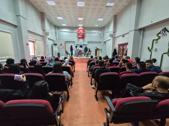 Öğrencilerden Engellilere Tiyatro Gösterisi Yaşlılara Saygı Haftası etkinlikleri devam ediyor. Siirt Zeynep Harun Mesleki