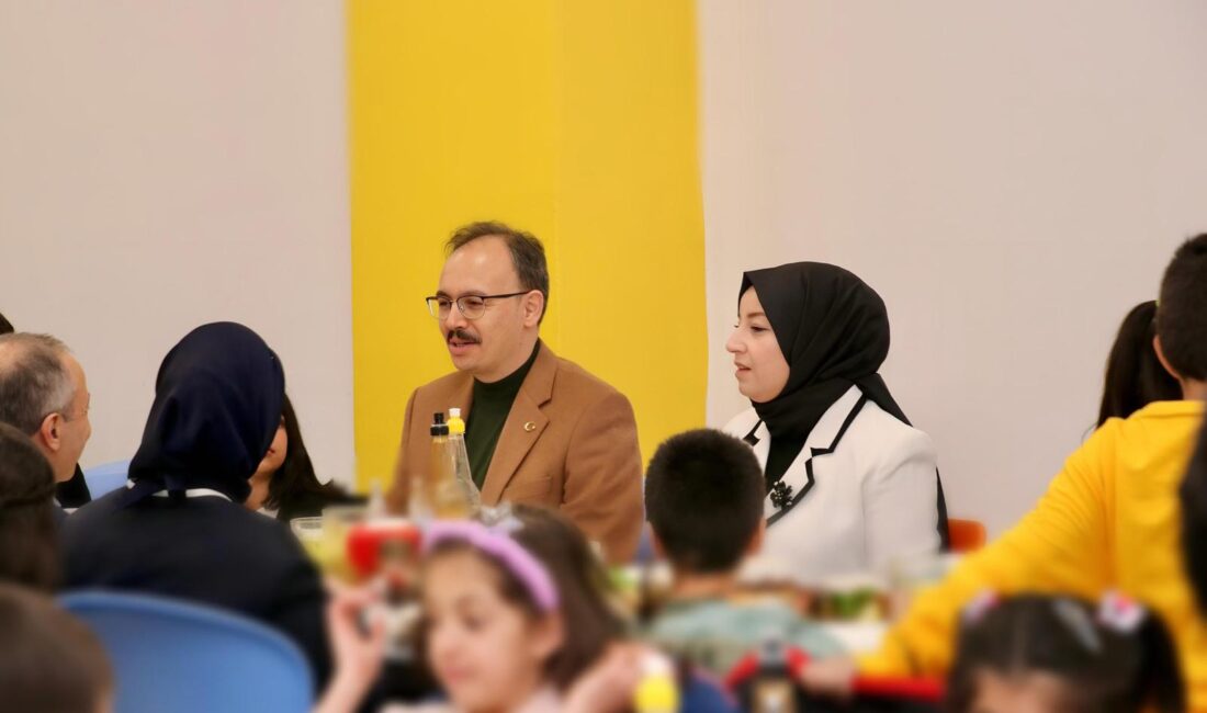 Siirtte Sevgi Sofrası Buluşması Siirt’te faaliyet gösteren bir çağrı merkezinin katkılarıyla yetim çocukların anneleri