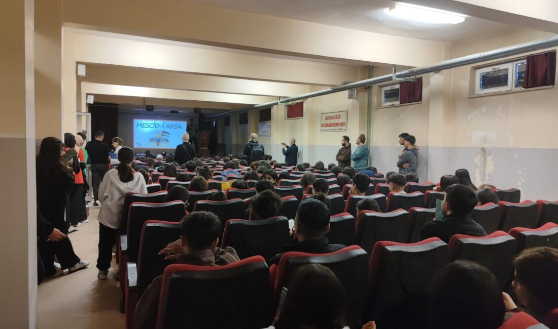 Siirt’te “Fotoğraflarla Kudüs” sergisi açıldı Gazi Anadolu Lisesi tarafından okul bahçesinde düzenlenen ve fotoğraf sanatçısı