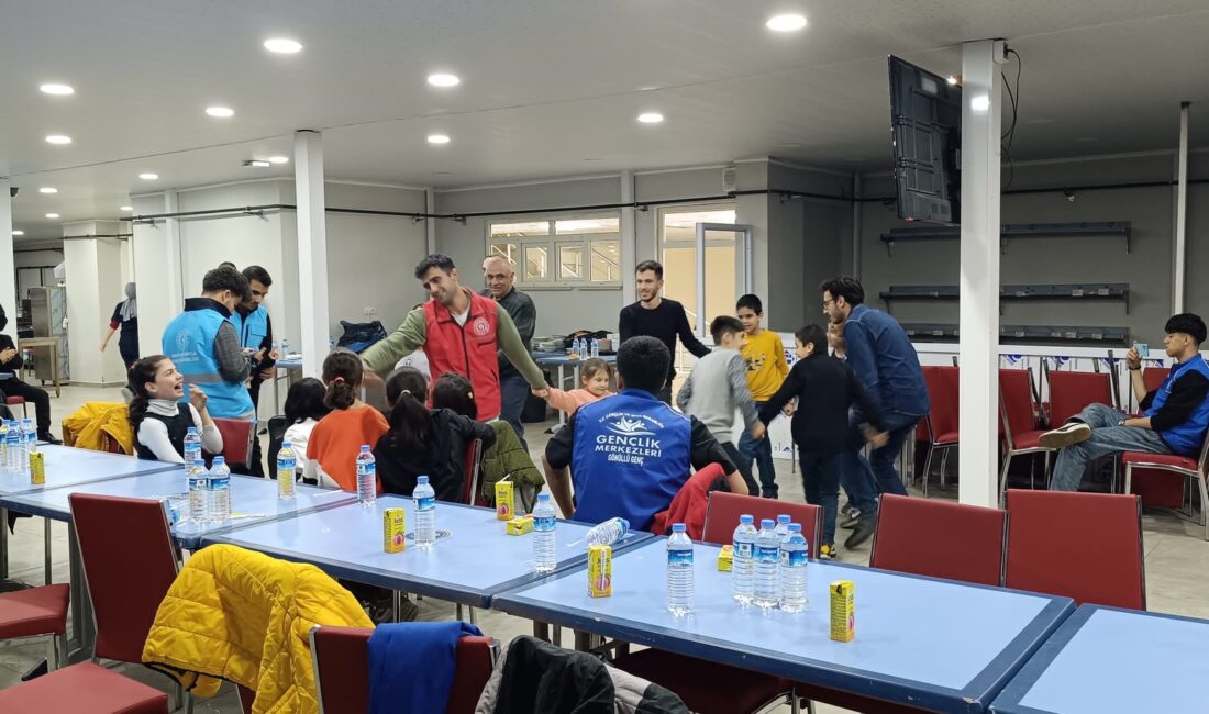 Üniversite Öğrencileri Minik Kardeşlerini İftarda Ağırladı Yüksek öğrenim öğrencileri minik kardeşlerini ağırladılar. Siirt Aile ve Sosyal