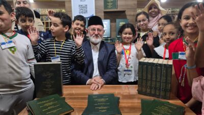 Dünyada ilk defa 45 ülkedeki 450 şehre giderek, buralardaki kütüphanelerde