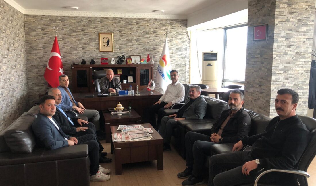 MHP Siirt il başkanı Cengizhan Tükenmez Siirt'in tek televizyonu olan