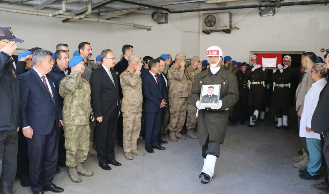 Siirt’te Motosiklet Kazasında Hayatını Kaybeden Astsubay Son Yolculuğuna Uğurlandı Siirt’te motosiklet kazasında hayatını kaybeden Astsubay Kıdemli Çavuş Mücahit Beyhan