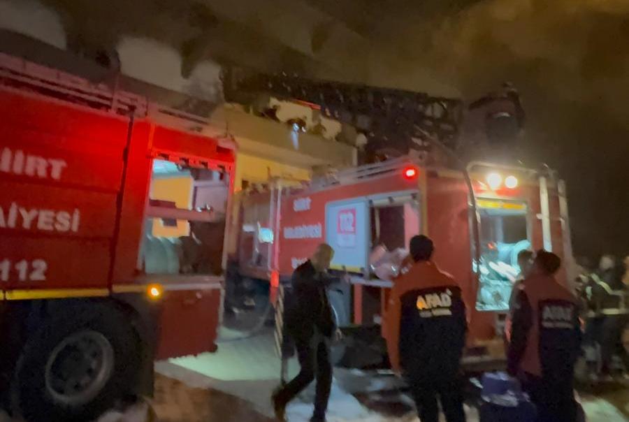 Gökçebağ Belediye Başkanı Başkanı: “Ferzent Çiçek Can Kaybı Olmaması Sevindiricidir” Gökçebağ Belde Belediye Başkanı Ferzent Çiçek, yangın çıktığı andan itibaren