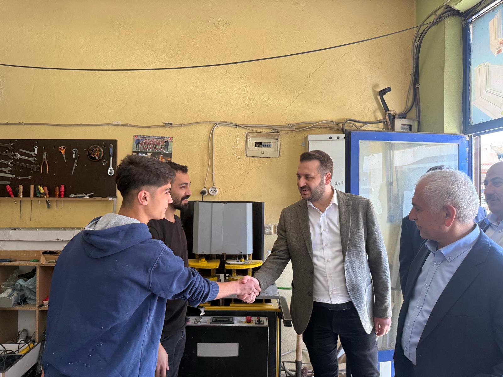 AK Parti Siirt il başkanlığı heyeti Eruh’u ziyaret etti.