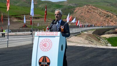 Ulaştırma ve Altyapı Bakanı Abdulkadir Uraloğlu, Siirt Valiliği’ni ziyaret ederek