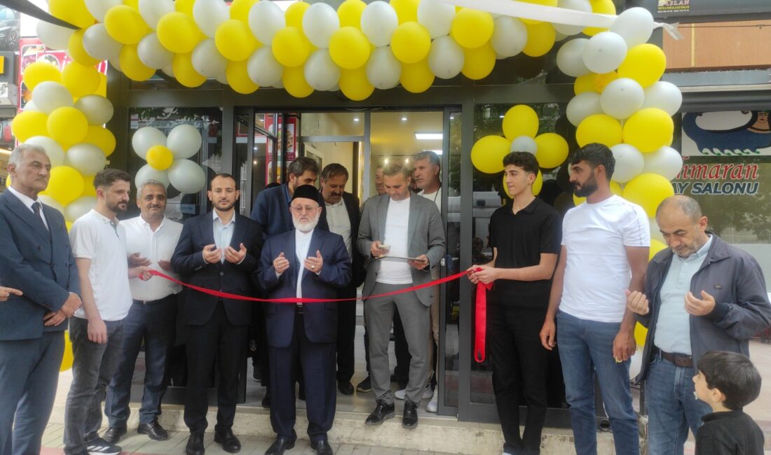 Yummy BEG, Siirt’te Hizmete Açıldı Siirt’te yepyeni bir lezzet durağı kapılarını açtı. Kooperatif Mahallesi’nde, Siirt