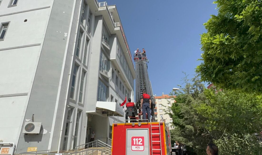 Siirt Ağız ve Diş Sağlığı Merkezinde Afet ve Yangın Tatbikatı Gerçekleştirildi Siirt Ağız ve Diş Sağlığı Merkezinde doğal afet tatbikatı yapıldı.