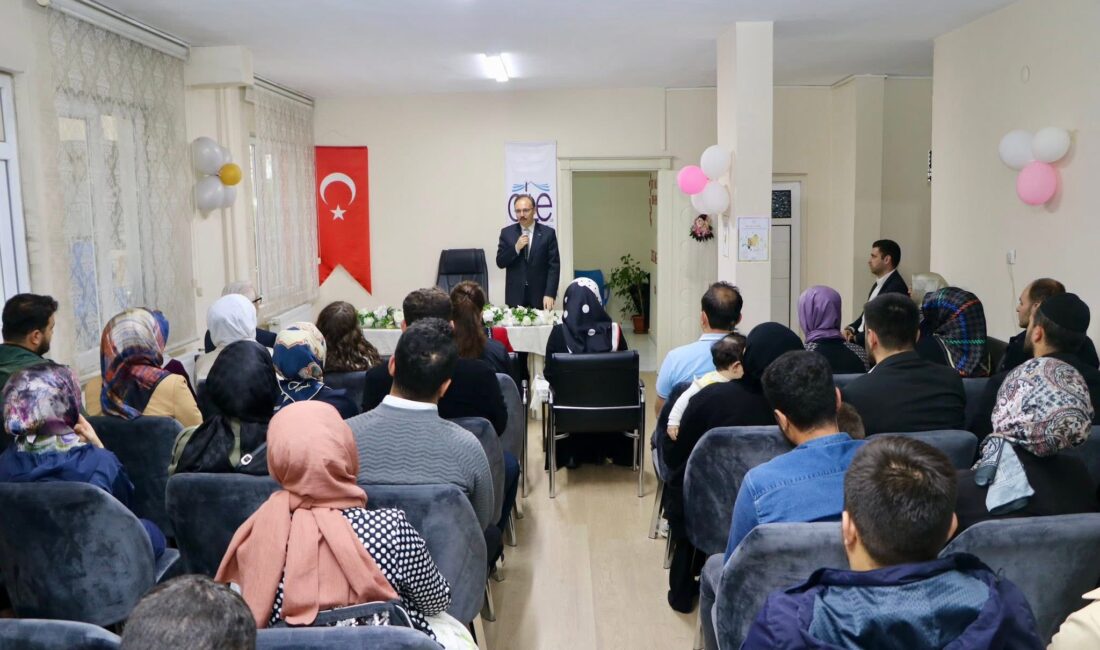 Siirt’te “Evliliğe İlk Adım” Semineri Düzenlendi Siirt İl Müftülüğü, nişanlı çiftler ile evliliğinin ilk beş yılındaki