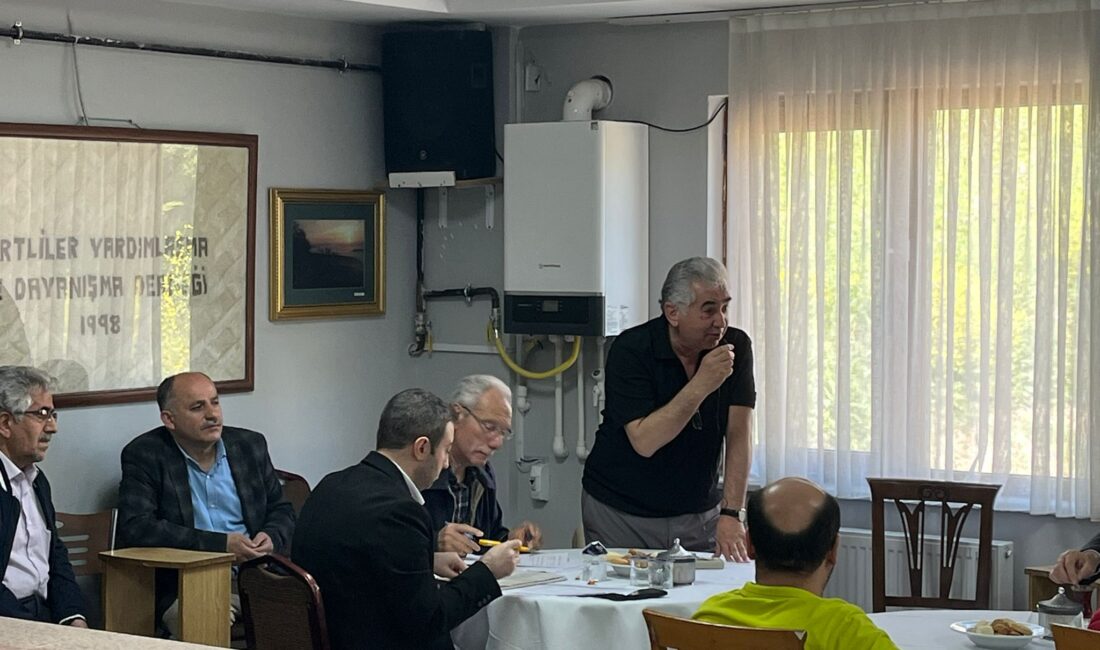 BURSA SİDER DE OLAĞAN GENEL KURUL! DEMİREL TEKRAR GÖREV BAŞINDA Bursa Siirtliler Dayanışma ve Yardımlaşma Derneği olağan genel kurulu yapıldı.