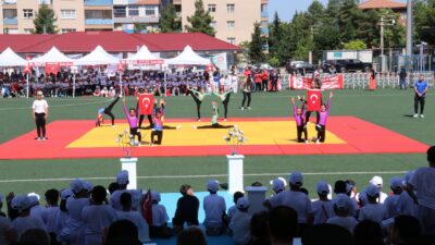19 Mayıs Atatürk'ü Anma, Gençlik ve Spor Bayramı Siirt'te düzenlenen