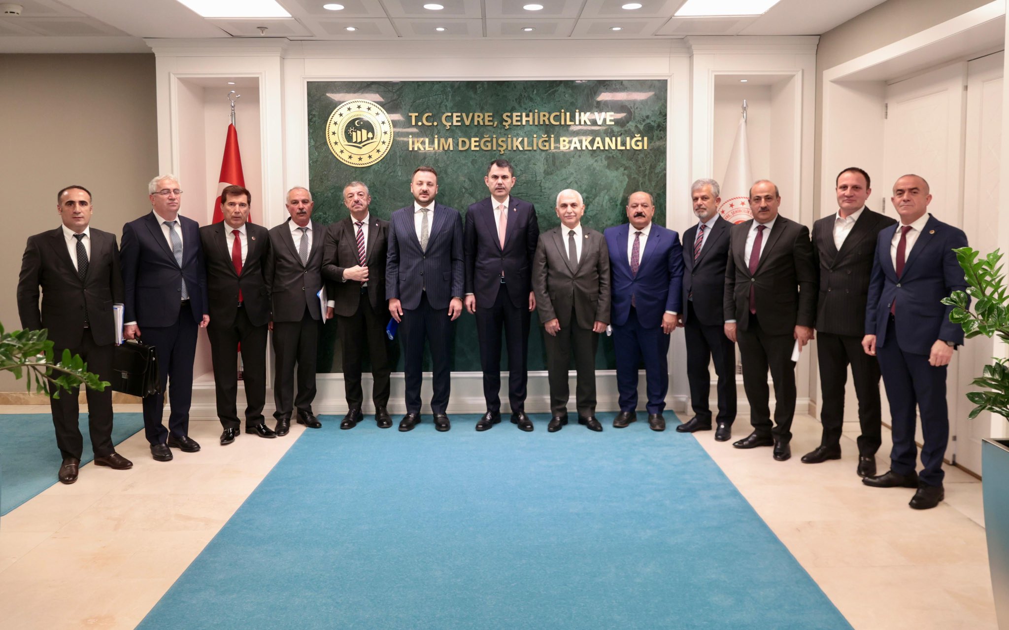 Siirt’in Talepleri Bakan Kurum’a İletildi Siirt’e istek ve sorunları masaya yatırıldı.