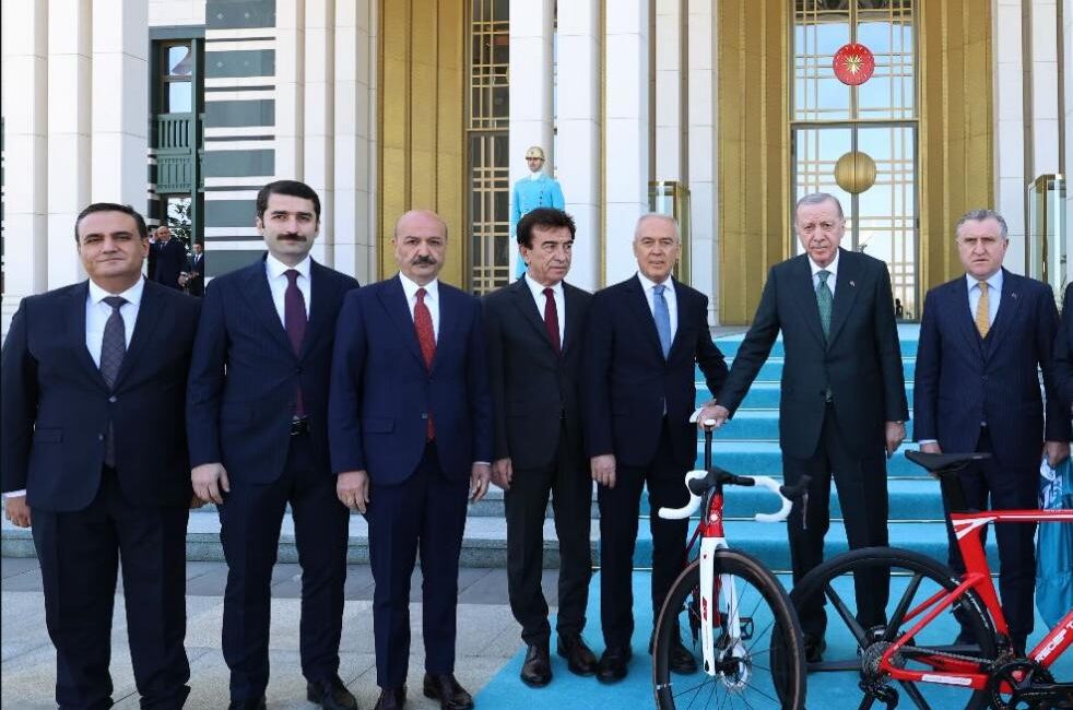 Gazeteci Yazar Ayhan Mergen Yazdı, “Bir Başarı Hikayesi Hemşehrimiz Fırat” Ülkemizde ciddi anlamda sorun yaşadığımız ve genellikle elimize yüzümüze bulaştırdığımız