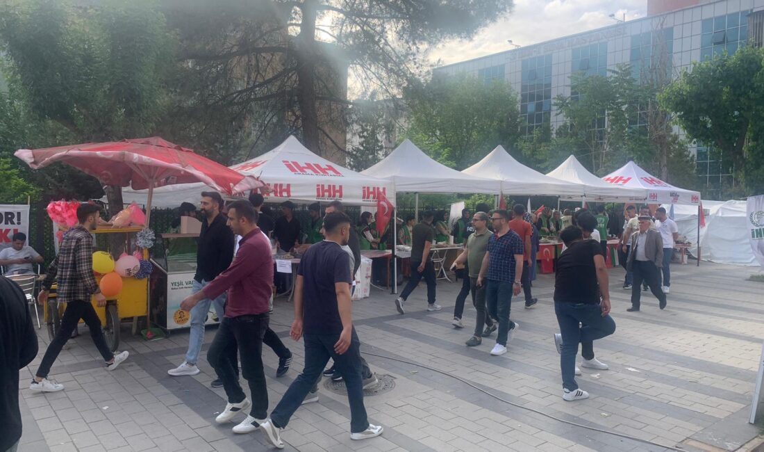 Siirt’te Gazze’ye destek için “Hayır Çarşısı” açıldı Siirt’te, İsrail’in saldırıları altındaki Gazze’ye yardım amacıyla “Hayır Çarşısı” kuruldu.