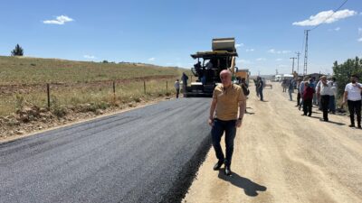 Gökçebağ beldesinde yol yapım çalışmaları devam ediyor. Belediye Başkanı Ferzent