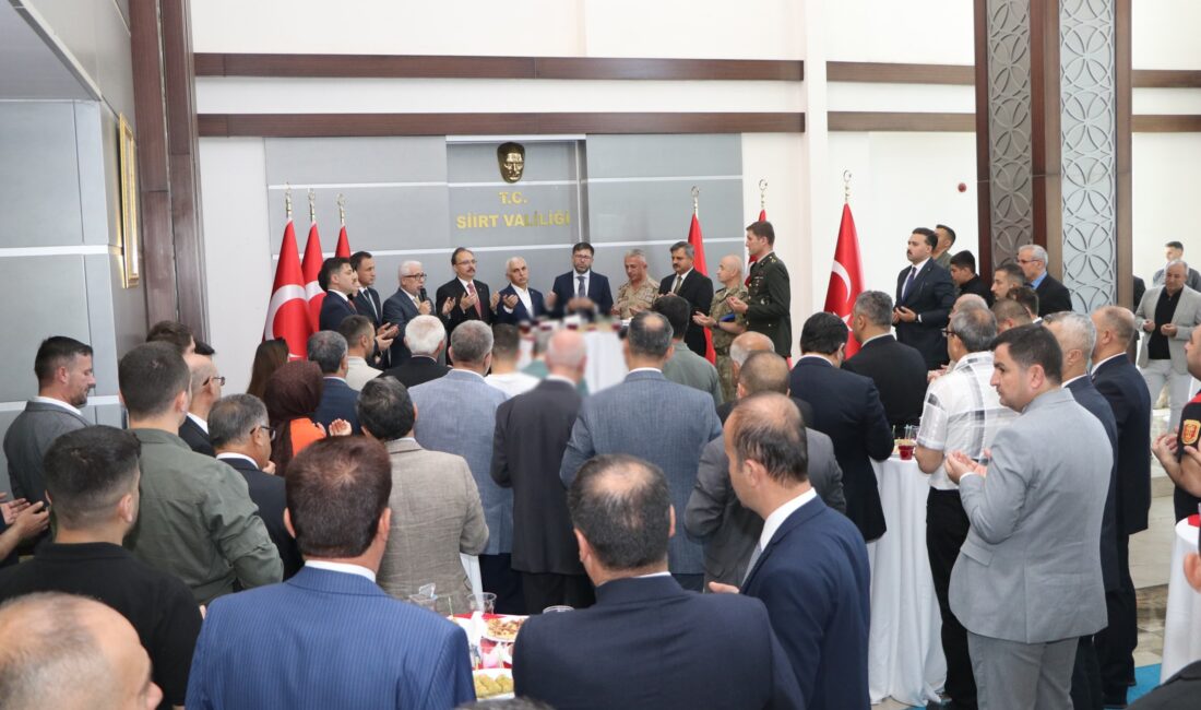 Kurban Bayramı dolayısıyla Siirt Valiliği’nde bayramlaşma töreni düzenlendi. Siirt Valisi