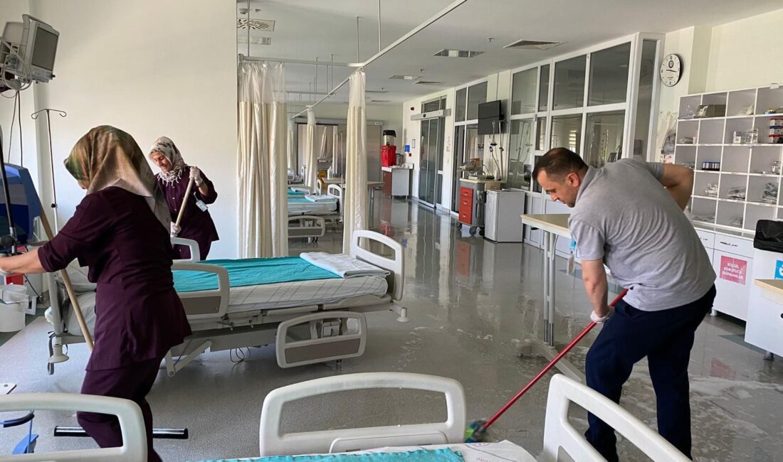 Siirt’te Hastanelerde Kapsamlı Temizlik Seferberliği Başlatıldı Siirt İl Sağlık Müdürlüğü, il merkezi ve ilçelerdeki hastanelerde hijyen