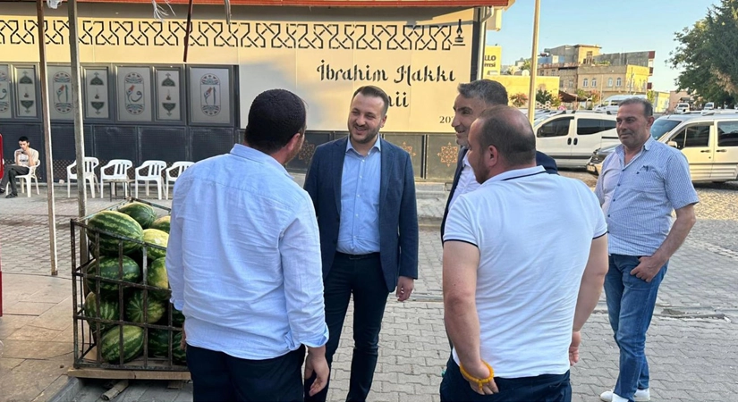 AK Parti Siirt İl Başkanı Av. Bahri Caner Özturan’dan Tillo’da Esnaf Ziyareti AK Parti Siirt İl Başkanı Av. Bahri Caner Özturan, Tillo