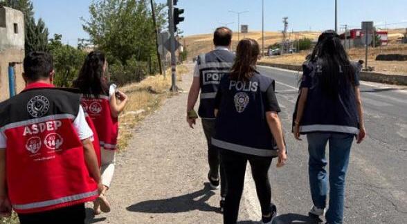 Siirt’te Çocuk İşçiliğiyle Mücadele Siirt’in en büyük ilçesi Kurtalan’da, çocuk işçiliğiyle mücadele ediyor. Aile