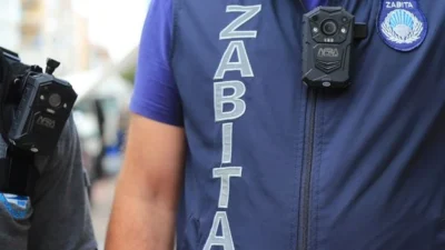 Siirt Belediyesi, kaçak yapılaşmayla mücadelesini sürdürüyor.Ruhsata aykırı olarak apartman altlarına