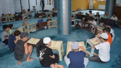 Yaz Kur’an Kursları, çocukları ekran bağımlılığından uzaklaştırarak Kur’an-ı Kerim, Peygamberimizin