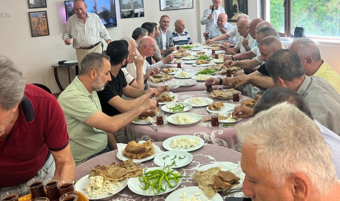 Ankara’da ki Siirtliler Kahvaltıda Buluştu Ankara’da yaşamlarını sürdüren bazı hemşerilerimiz bir kahvaltıda bir araya geldi.