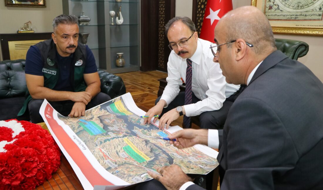 Tüneller, Yollar, Yeni Güzergâhlar! Siirt’te Ulaştırma Yatırımları Hızla Sürüyor Siirt Valisi ve Belediye Başkan Vekili Dr. Kemal Kızılkaya, Devlet