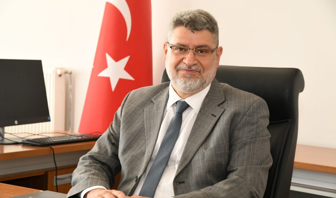 Siirt Aşığı Hemşerimiz Marangoz Dekan Oldu Akraba ve arkadaş çevresinde Siirt’e olan aşırı sevgisi ile bilinen