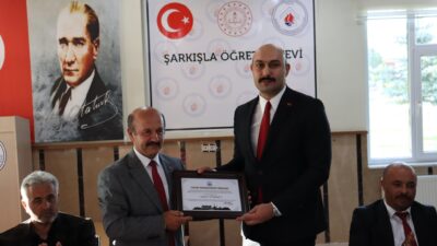 Siirt vali yardımcısı olarak görev yaptığı sürede çalışkanlığı ve vatandaşlarla