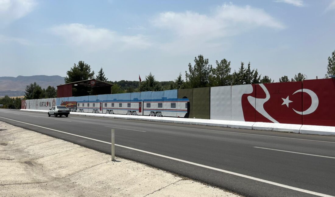 Siirt İl Jandarma Komutanlığı, Kurtalan Ekspresi Motifleriyle Güvenlik Noktalarına Yeni Çehre Kazandırdı Siirt Valiliği İl Jandarma Komutanlığı, vatandaşlarımıza hızlı, etkin ve verimli