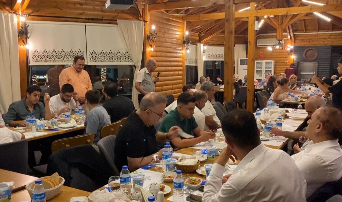 Sakarya’da Sevgi Dolu Buluşma! Gazeteci – Yazar Mergen Siirt’i Anlattı Sakarya’da yaşayan Siirtliler, sevgi ve memleket özlemi kokan bir gece