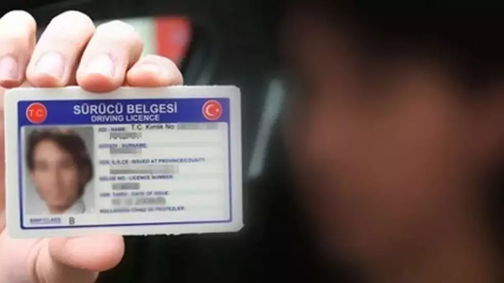 Eski tip ehliyetlerin yenileri ile değiştirilmesi konusunda ek süre verildi.İçişleri