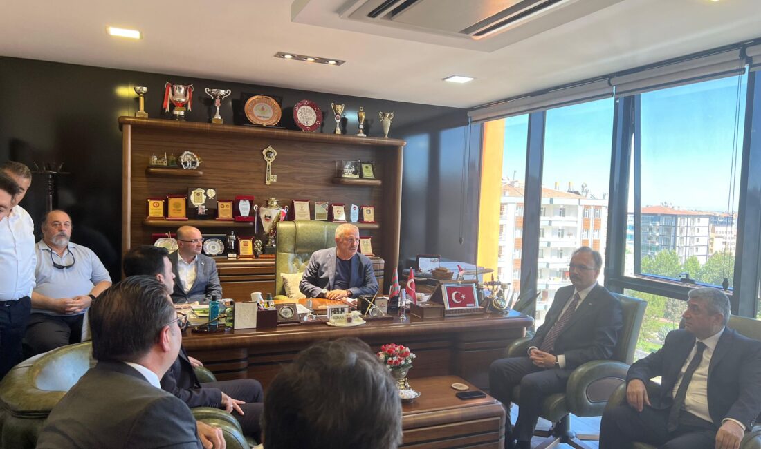 Vali Dr. Kızılkaya Siirt Vakfı Diyarbakır Şubesini Ziyaret Etti Vali Dr. Kemal Kızılkaya Siirt Vakfı Diyarbakır şubesini ziyaret etti.