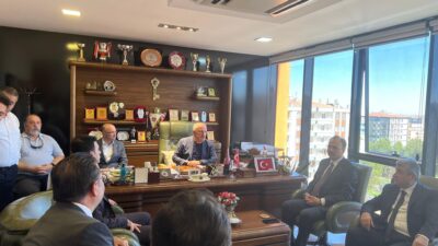 Vali Dr. Kemal Kızılkaya Siirt Vakfı Diyarbakır şubesini ziyaret etti.