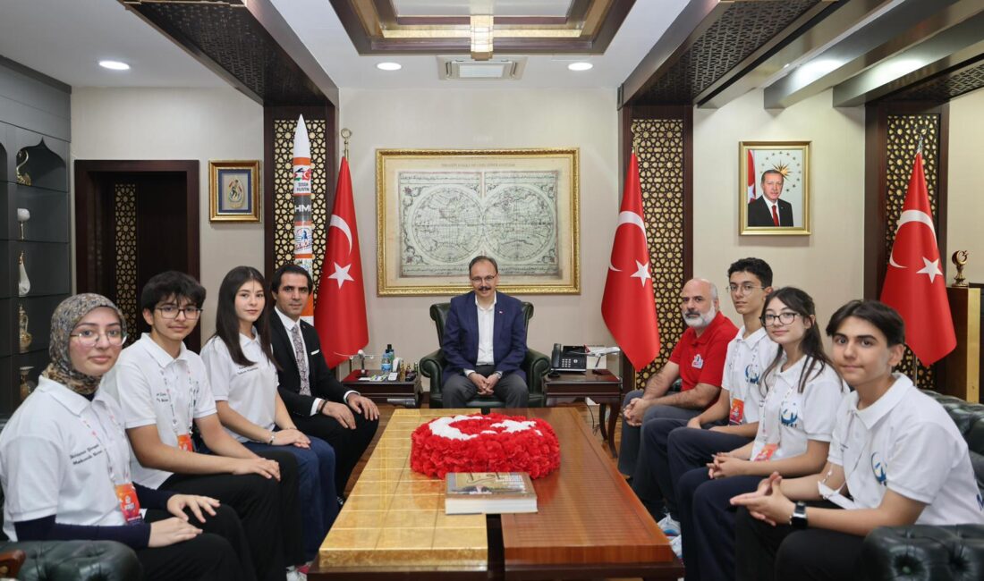 Vali Kızılkaya, TEKNOFEST’te Türkiye 4.’sü Olan Siirt Marifet Roket Takımını