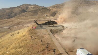 Siirt’te İş Kazasında Ağır Yaralanan İşçi Jandarma Helikopteriyle Hastaneye Sevk Edildi Siirt’in Eruh ilçesi Gedikaşar Köyü’nde faaliyet gösteren bir petrol firmasında