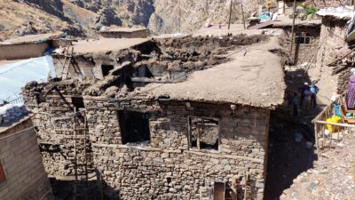 Siirt’in Pervari İlçesinde Evi Yanan Aile Destek Bekliyor Pervari'nin Gümüşören Köyünde çıkan yangında evi kullanılamaz hale gelen bir