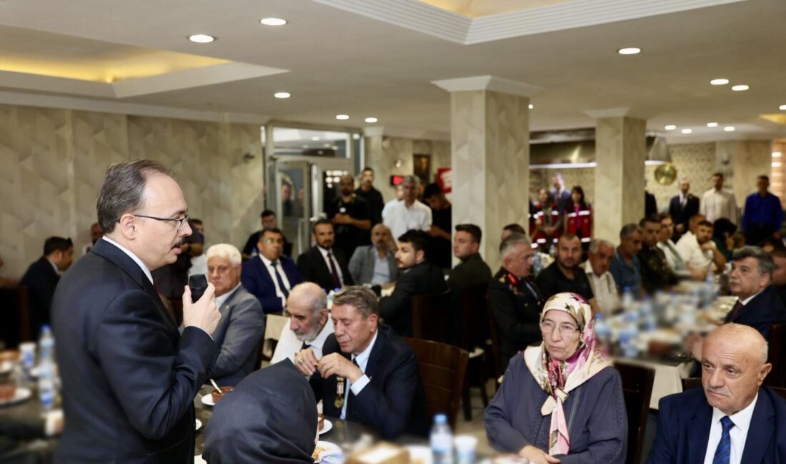 Vali Dr. Kemal Kızılkaya, gaziler ve şehit yakınlarıyla bir araya