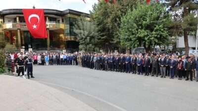 Siirt’te Gaziler Günü Coşkuyla Kutlandı Devletimizin kurucusu Ulu Önder Gazi Mustafa Kemal Atatürk’e, Türkiye Büyük