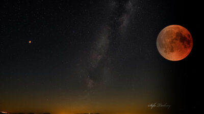 Siirt Geceyi Böyle Geçirdi! Semalarda Unutulmaz Gökyüzü Şöleni Siirt semalarında dün gece gökyüzü izleyenlere eşsiz bir manzara sundu.
