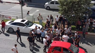 Siirt’te Anne ve 11 Yaşındaki Çocuğuna Otomobil Çarptı! Siirt’in Afetevler Mahallesi Kurtalan Caddesi üzerinde meydana gelen kazada, anne