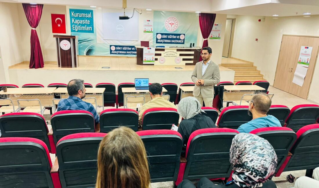 Siirt’te Sağlık Çalışanlarına Çocuk Felci Eğitimi Verildi Polio eradikasyonu programı kapsamında, Siirt Eğitim ve Araştırma Hastanesi konferans